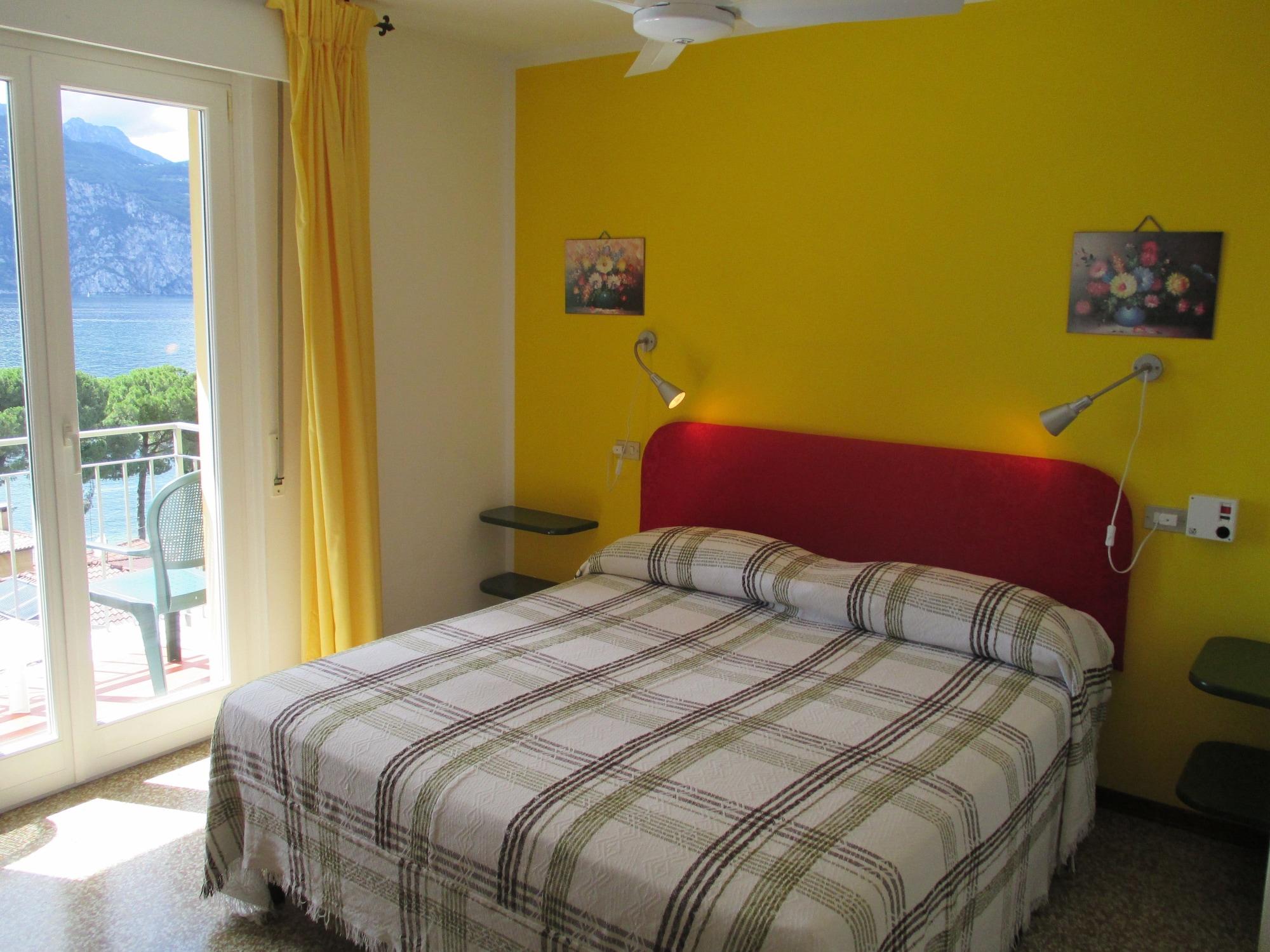 Hotel Casa Popi Malcesine Bagian luar foto